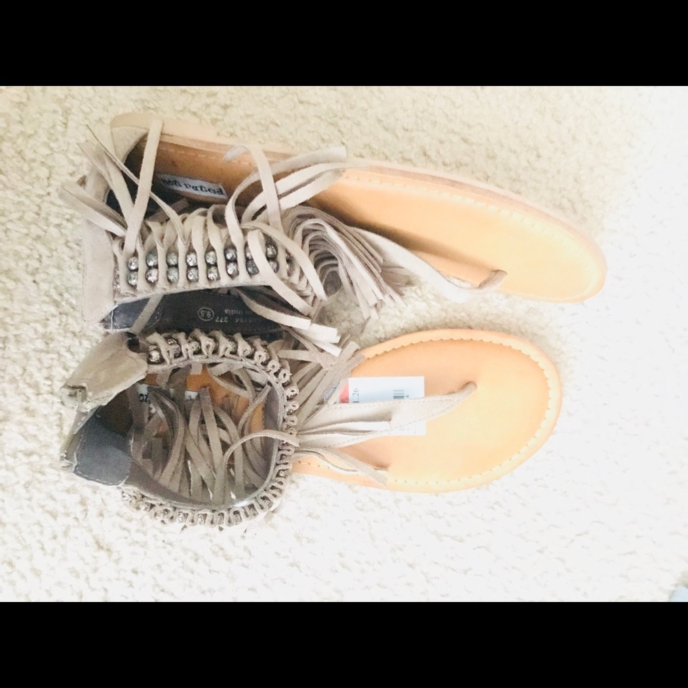 NEWW!!! NEVER BEEN WORN SANDALS ON SALE